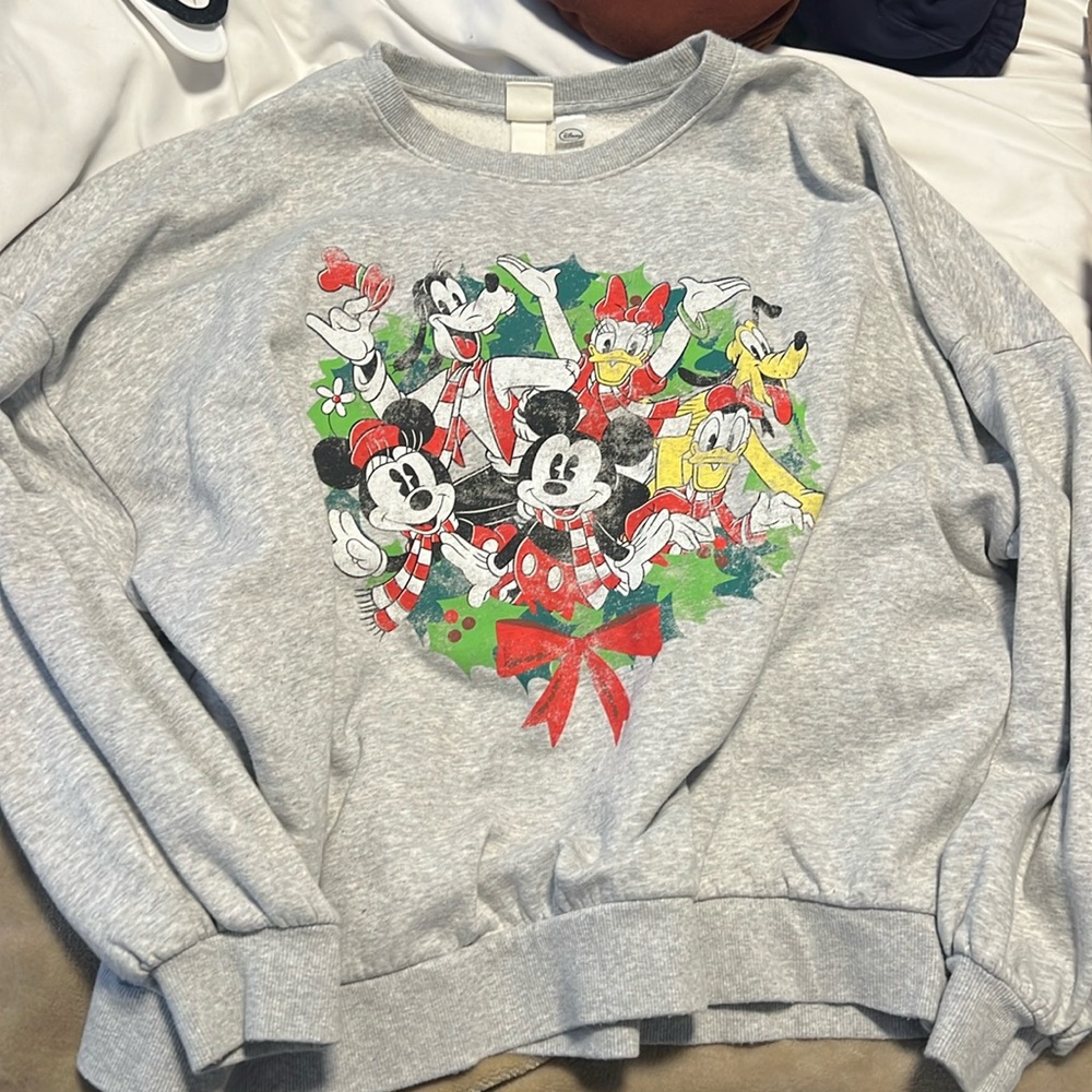 Baggy Mickey Mouse sweater
